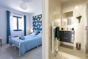 Postel nebo postele na pokoji v ubytování Le Séquoia - Maison individuelle, Terrasse, Parking privé + 17 fotografií