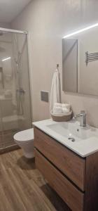Koupelna v ubytování Machico Heart Suites