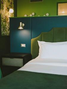 Rúm í herbergi á Hotel Eco Boutique Bidasoa