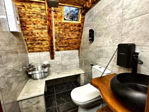 Ένα μπάνιο στο Tabiat Bungalows +90 φωτογραφίες
