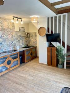 a kitchen with a sink and a counter top at Appartement T2 La Saline Les Bains in Saint-Paul