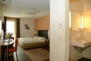 Posteľ alebo postele v izbe v ubytovaní Hotel & Restaurant Graf