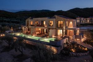 Bazén v ubytování Olivera Suites Sarti nebo v jeho okolí