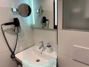 Ein Badezimmer in der Unterkunft 4-Sterne Premiumferienwohnung  Köhnke 3 - [#122258]