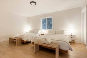 Ένα ή περισσότερα κρεβάτια σε δωμάτιο στο House with HOT TUB and SAUNA in the Mt Hood Forest +46 φωτογραφίες