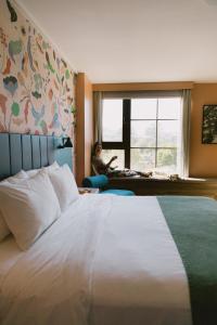 Rúm í herbergi á Hotel Eco Boutique Bidasoa