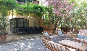 Vonkajšia záhrada v ubytovaní Domaine de Livière-Haute Narbonne