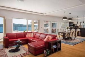 Χώρος καθιστικού στο Luxury Villa Sea Whisper with private pool, sauna, jacuzzi and gym by the sea - Šibenik