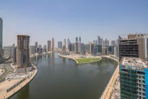 Nespecifikovaný výhled na destinaci Dubaj nebo výhled na město při pohledu z apartmánu