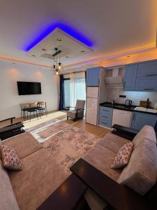 a living room with a couch and a kitchen at Sea Life Homes in Kemer