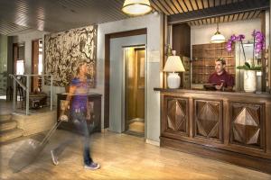 Επισκέπτες που μένουν στο Logis Hotel Restaurant Du Commerce