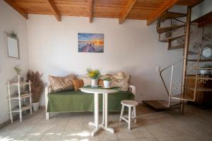 Χώρος καθιστικού στο Julia's Holiday House