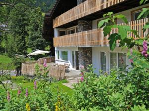 a house with a garden in front of it at Berghaus Anna Lisa in Mittelberg
