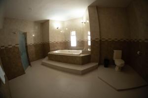 Galería fotográfica de 21 Suite with Jacuzzi a shared pool en Torreón