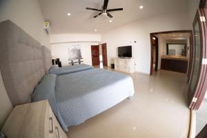 Galería fotográfica de 21 Suite with Jacuzzi a shared pool en Torreón
