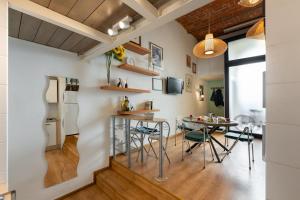 Dapur atau dapur kecil di Via Cimabue 8b - Florence Charming Apartments - Metropolitan Loft in Florence - 20 minute walk to city center - excellent base for exploring - less than 5 minute walk to the supermarket - amazing bakery on the corner
