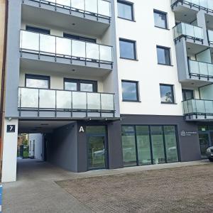 an apartment building with a balcony and a parking lot at Apartament Czartoryskich House z miejscem postojowym w garażu podziemnym in Puławy