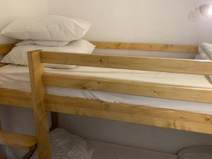 a pair of bunk beds in a room at Appartement Les Menuires, 2 pièces, 4 personnes - FR-1-452-46 in Les Menuires