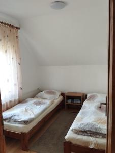 a bedroom with two beds and a window at Apartment Lidija in Hiddenhausen