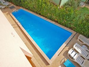 O vedere a piscinei de la sau din apropiere de Ferienwohnung für 12 Personen ca 100 qm in Pula-Fondole, Istrien Istrische Riviera