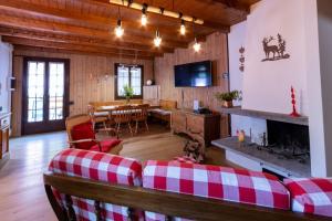 TV a/nebo společenská místnost v ubytování Casa San Bartolomè + 37 fotografií