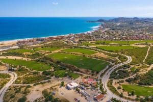 Una vista aérea de Apartment: Golf, Beach & Nature