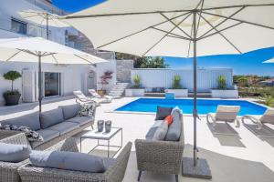 Bazén v ubytovaní Ferienhaus mit Privatpool für 12 Personen ca 254 qm in Punat, Kvarner Bucht Krk alebo v jeho blízkosti