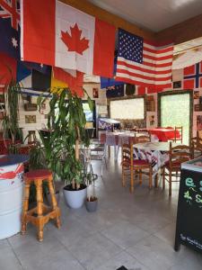 a restaurant with american and canadian flags on the wall at Camping Riva Bella - Mobil home Les4L in Ouistreham