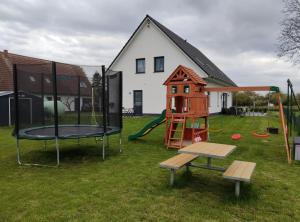 Herní místnost nebo prostor pro děti v ubytování Rügen Fewo 301