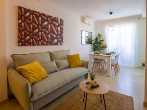 a living room with a couch and a table at El descanso de Wallada, Junto al Puente Romano, fácil aparcamiento y tranquilidad in Córdoba