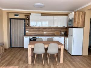 Kuchyň nebo kuchyňský kout v ubytování Апартаменти Bella Deluxe