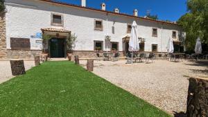 a large white building with a lawn in front of it at Hotel de Montaña La Hortizuela in Coto Rios