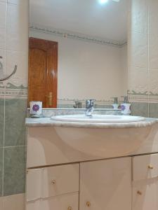Kúpeľňa v ubytovaní Bahía de Vera Apartamento Helio