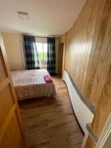 a small room with a bed and a window at Tyla Villa in Port Chambly in Terre Rouge