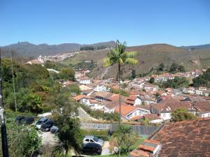 a view of a town with a palm tree at Casa de Hospedagem Dlourdes in Ouro Preto