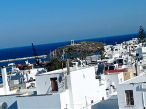 a view of white buildings and the ocean at gatis house in Naxos Chora