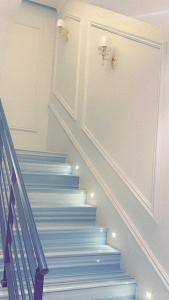 a stairway with blue stairs with a blue railing at Haiat Villa in Riyadh