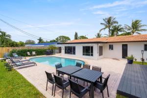 Πισίνα στο ή κοντά στο 2 miles to Beach~ Pool ~Cabana~ Pool Table