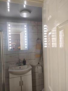 a bathroom with a sink and a mirror at House of Peace in Oxford