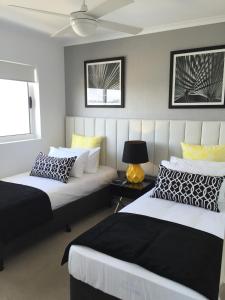 Tempat tidur dalam kamar di Riviera Mackay