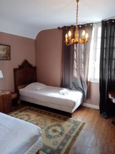 เตียงในห้องที่ Maison familiale Cabourg