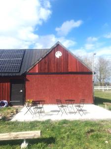 Afbeelding uit fotogalerij van Loft Apartment at Isola Gård on the middle of Öland in Färjestaden