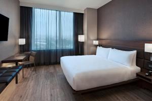 Postel nebo postele na pokoji v ubytování AC Hotel by Marriott San Jose Escazu