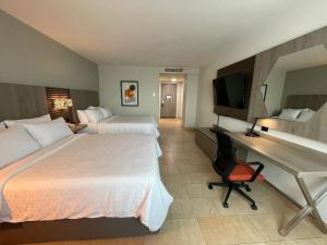 Postel nebo postele na pokoji v ubytování Holiday Inn Express Mérida by IHG