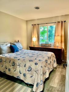 a bedroom with a bed and a window at London Towne Bungalow Wloft - Walk To The Beach! in Edgewater
