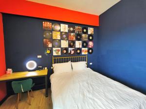 Ένα ή περισσότερα κρεβάτια σε δωμάτιο στο Sofa Potato Homestay