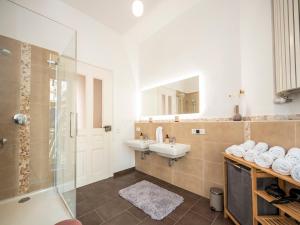 Bilik mandi di Bunter Hund Apartments - Balkon, Zentral, Geräumig +30 gambar