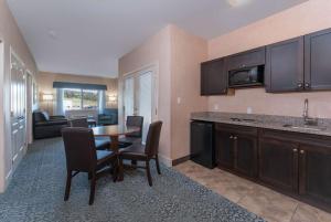 Η κουζίνα ή μικρή κουζίνα στο Prestige Cranbrook Hotel, BW Premier Collection