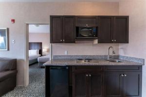 Η κουζίνα ή μικρή κουζίνα στο Prestige Cranbrook Hotel, BW Premier Collection