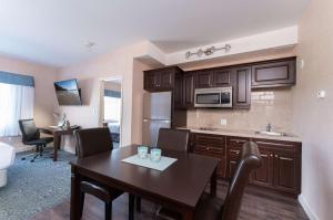 Η κουζίνα ή μικρή κουζίνα στο Prestige Cranbrook Hotel, BW Premier Collection